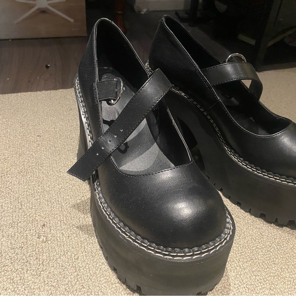 Delia’s creeper heels - Picture 3 of 7